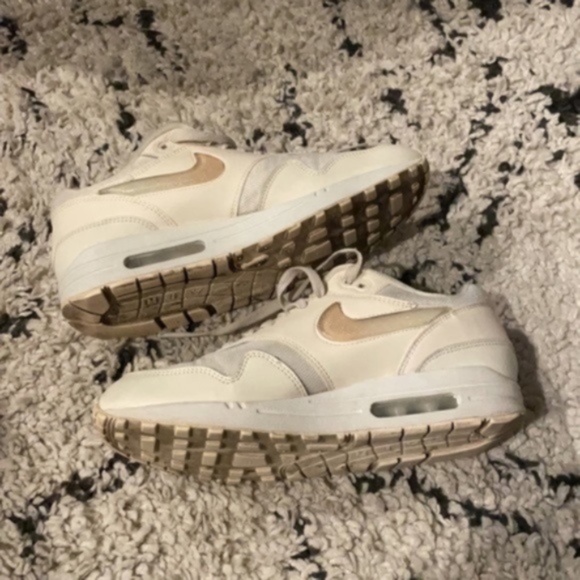 Nike Air’s with Glitter Logo - Picture 1 of 7